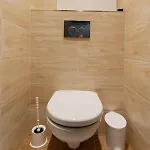Spacious 1-bedroom Apartment *