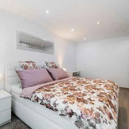 Spacious 1-bedroom * Martin