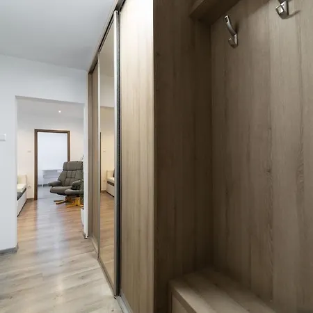 Spacious 1-bedroom Apartment *